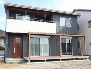 山梨県甲府市新築住宅の外観