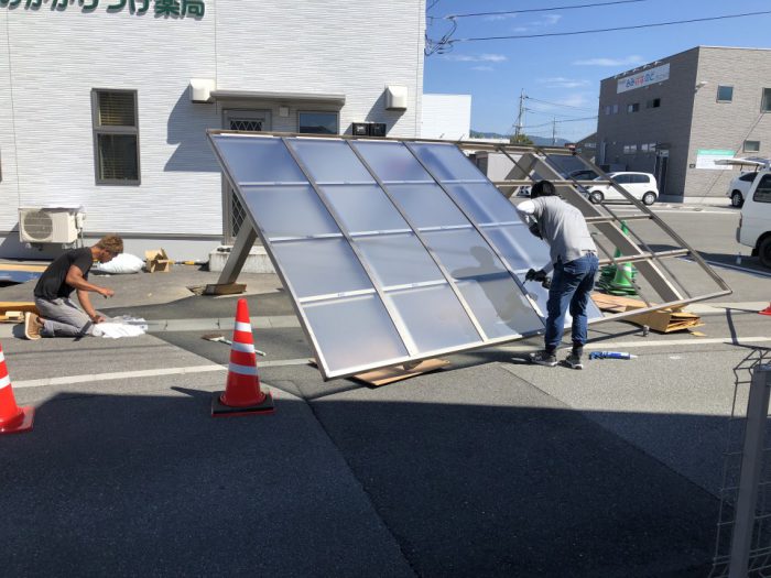 ドライブスルー用カーポート工事中